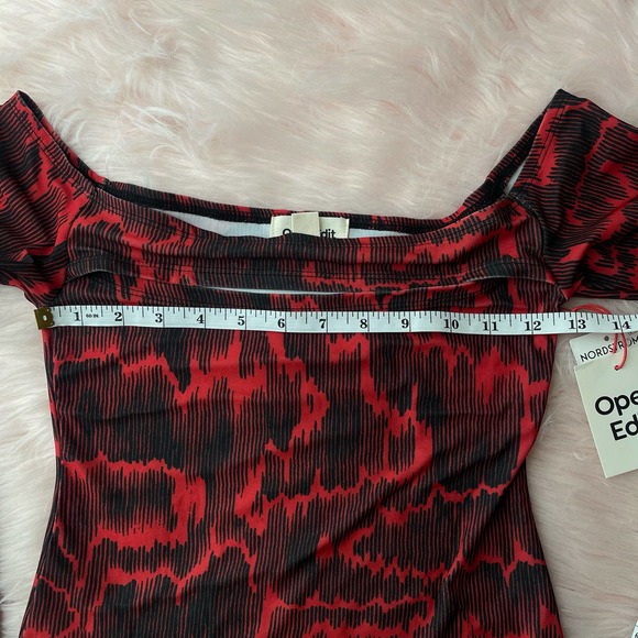 NWT - OPEN EDIT Off The Shoulder Cutout Top in Red Bloom - Size XS - Picture 9 of 10
